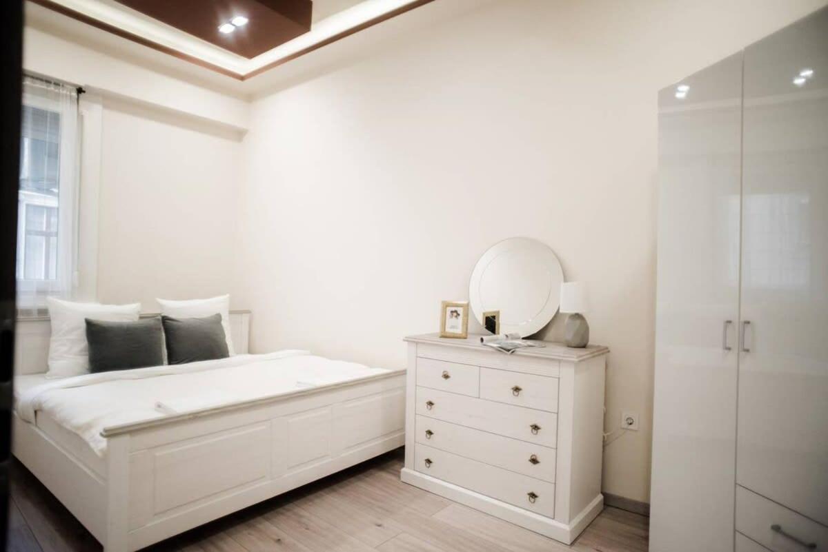 New Luxury Apartment In The Center With A/C Boedapest Buitenkant foto