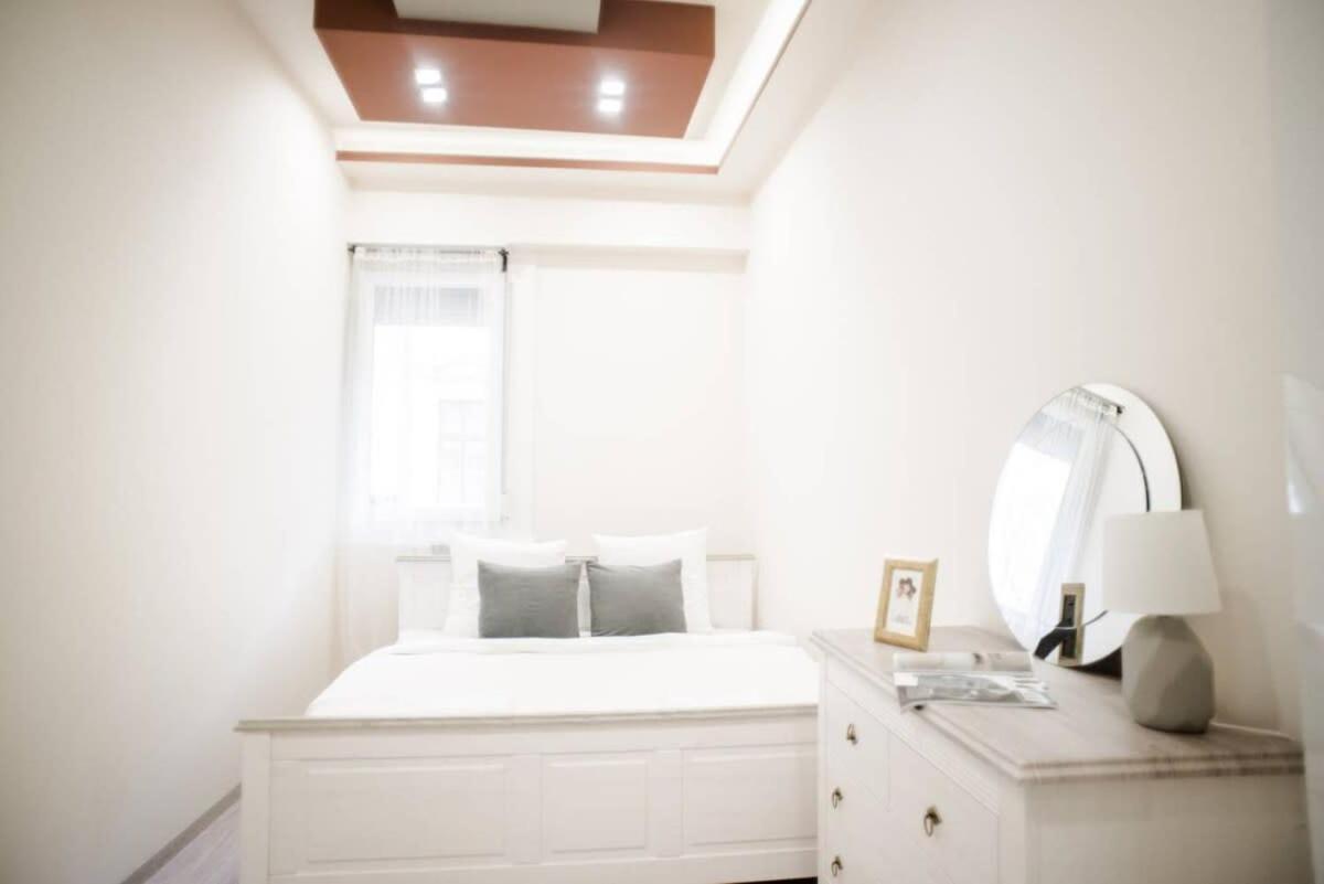 New Luxury Apartment In The Center With A/C Boedapest Buitenkant foto