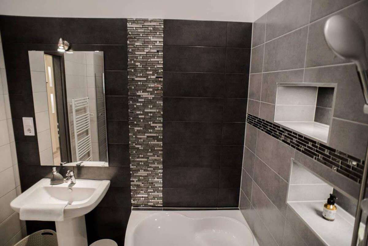 New Luxury Apartment In The Center With A/C Boedapest Buitenkant foto